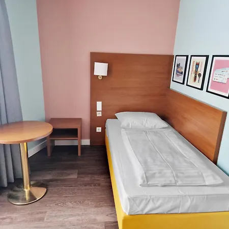 Garner Hotel Stuttgart City Centre By Ihg-3